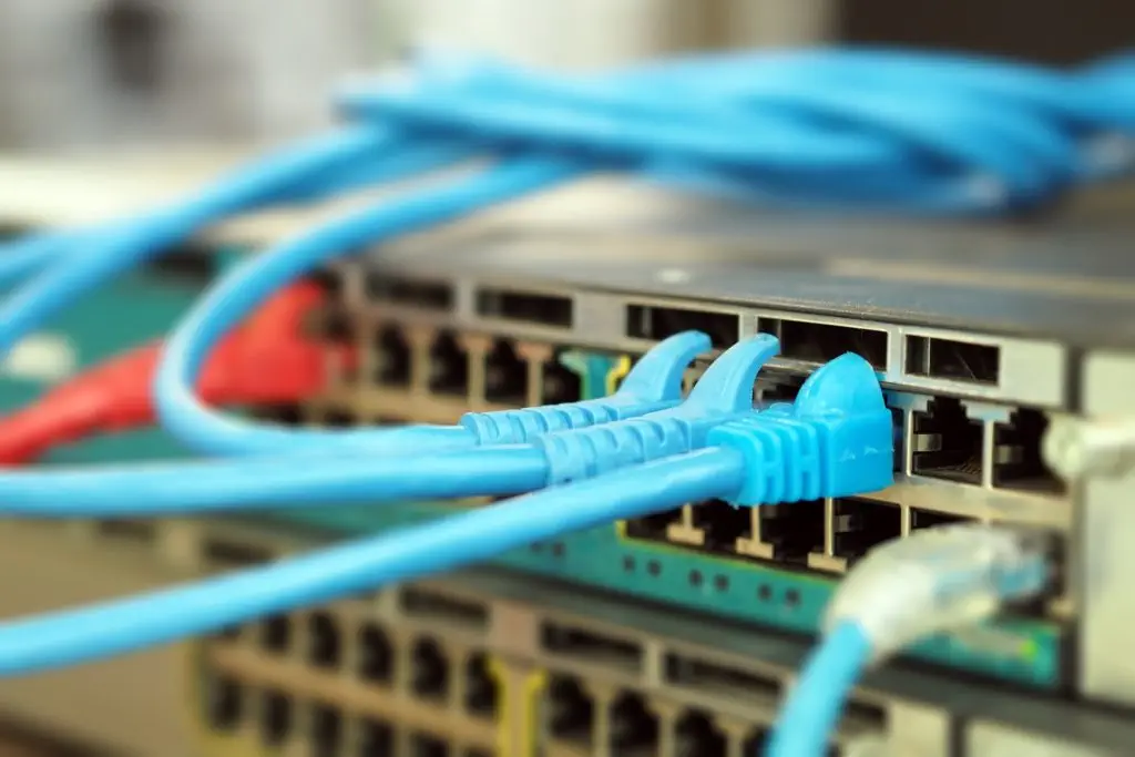 Installateur de câblage réseau informatique