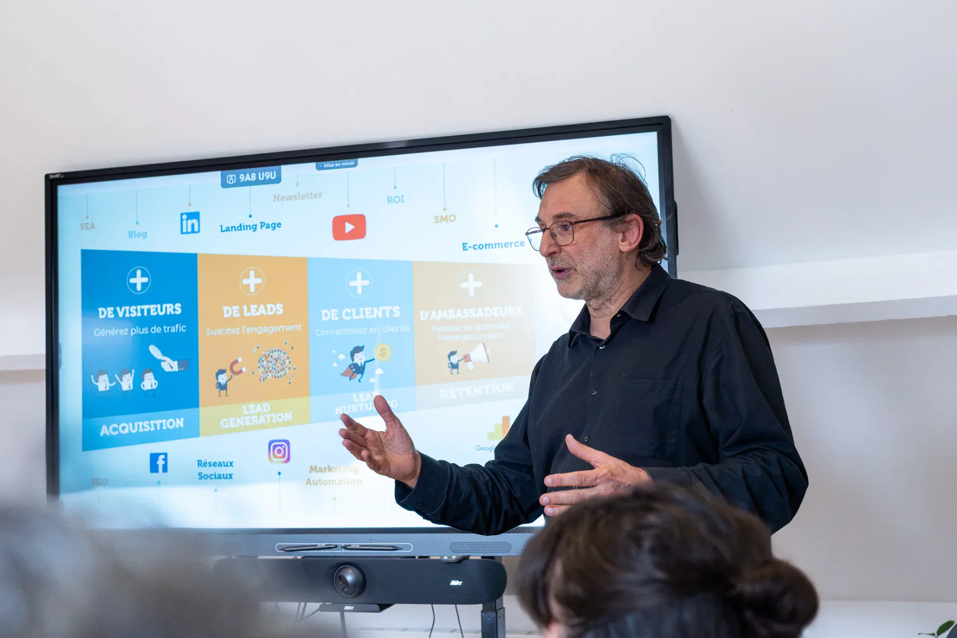 L'expert Fabrice Dantinne qui échange à propos des différents objectifs en marketing digital pour les PME